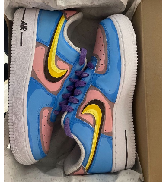 Zapatillas deportivas personalizadas con diseño azul y swoosh multicolor
